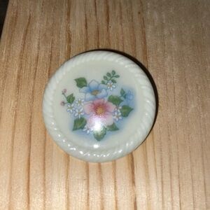 Vintage 1980’s Avon porcelain floral brooch